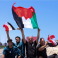 حسام حسن والمنتخب المصري يرفعون العلم الفلسطيني