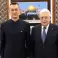 السفير الصيني إلى جانب الرئيس محمود عباس