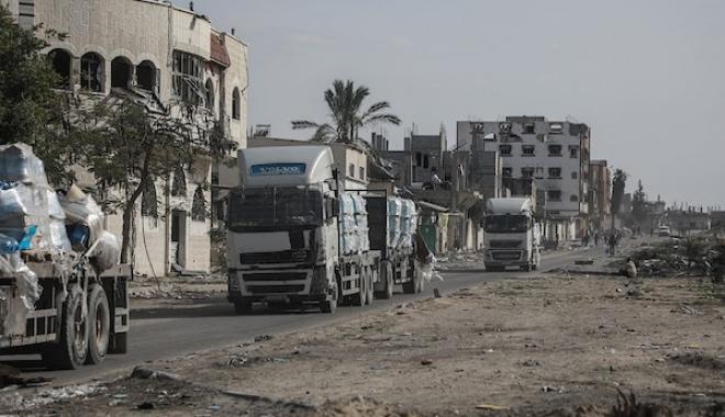 دخول شاحنات مساعدات وبضائع إلى غزة - أرشيف