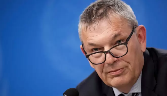 خبير دولي يكشف القرارات " الخطيرة" التي اتخذها مفوض الأونروا مؤخرا