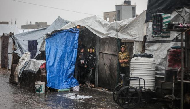 خيام النازحين وسط أمطار المنخفض الجوي