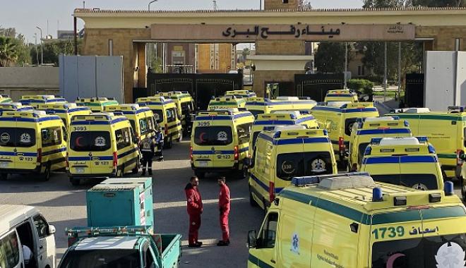 إسعافات متواجدة عند معبر رفح البري - تعبيرية