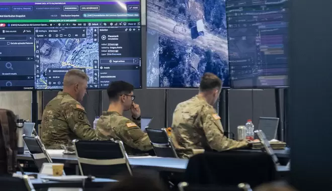 "بالانتير" في غزة: دمج بيانات الإغاثة بـ "مصفوفة الاستهداف"