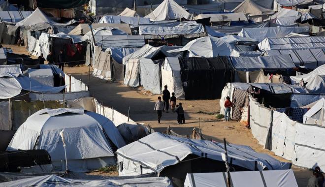 خيام النازحين في خانيونس جنوب قطاع غزة - تعبيرية