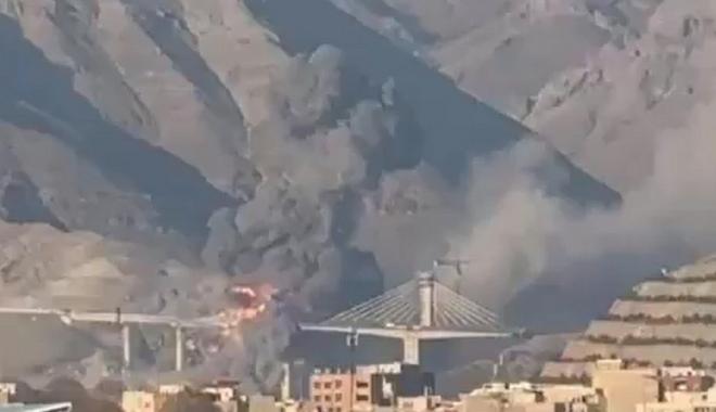 الجسر عقب قصفه