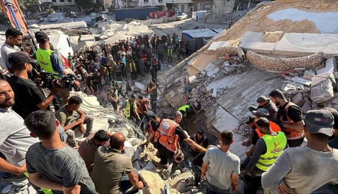14 شهيدا وعشرات المفقودين في انهيار عمارة سكنية تؤوي نازحين غرب غزة