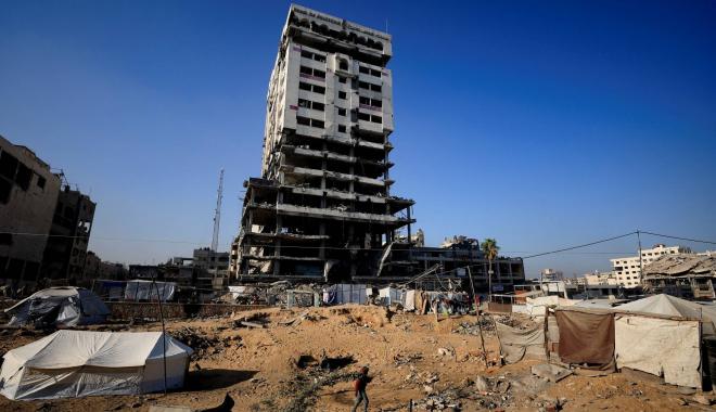 بناية بنك فلسطين في غزة الآيلة للسقوط