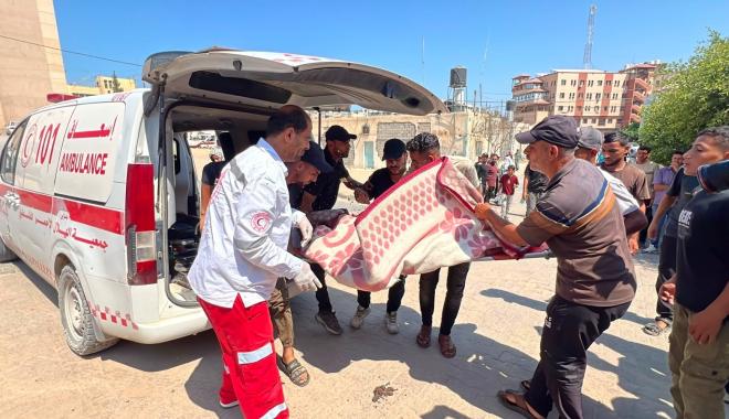 نقل جثامين احد الشهداء في جنوب قطاع غزة - أرشيفية