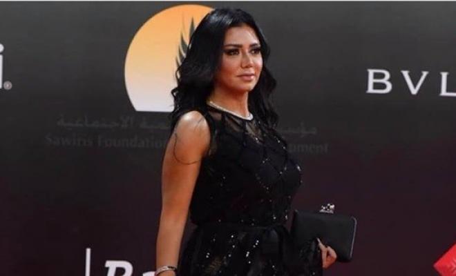 شاهد صور فستان الفنانة رانيا يوسف يثير ضجة في مهرجان القاهرة السينمائي