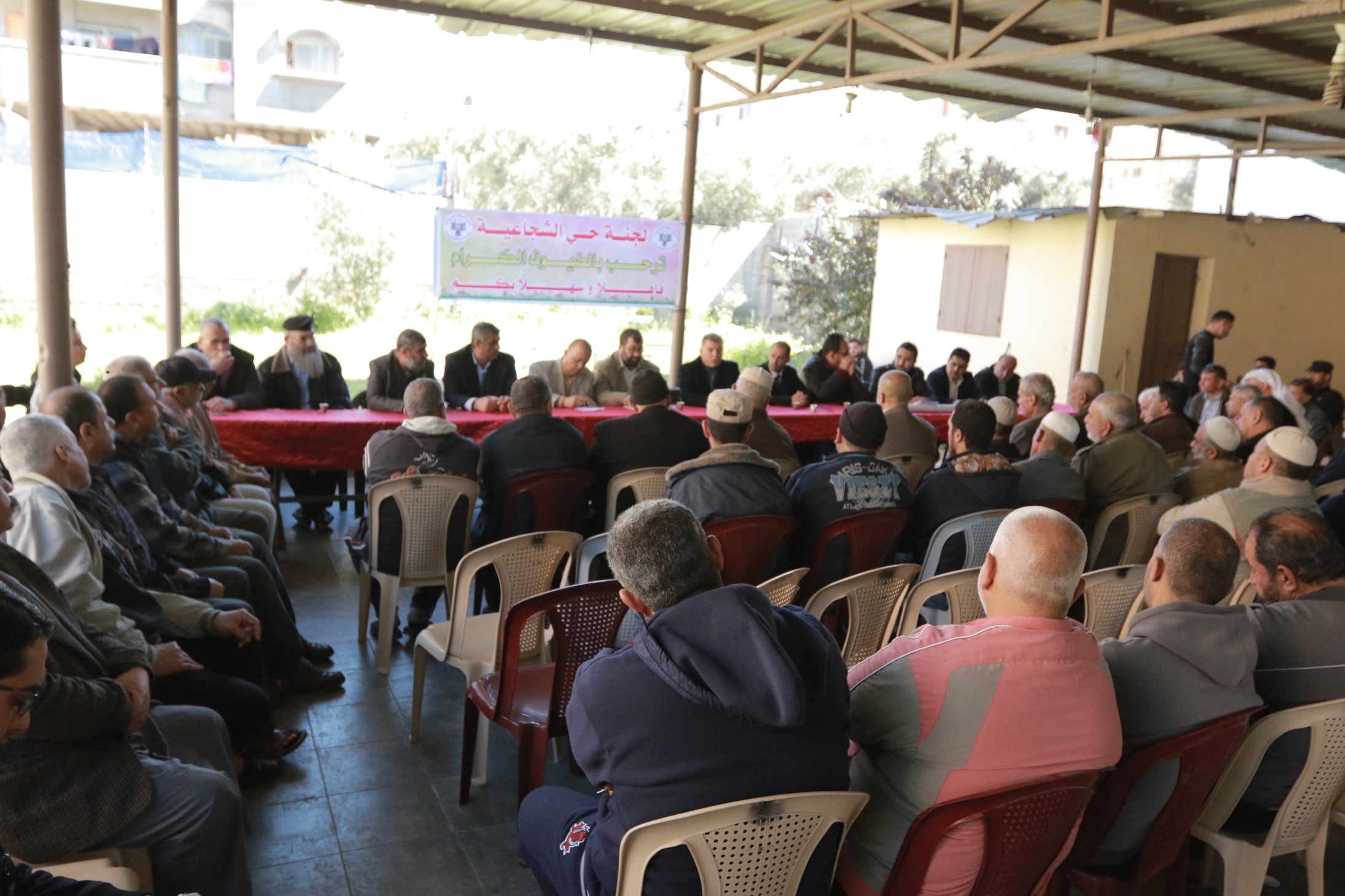 بلدية غزة تناقش مع أهالي الشجاعية مشروع إعادة تأهيل شارع المنصورة  (31) (1).JPG