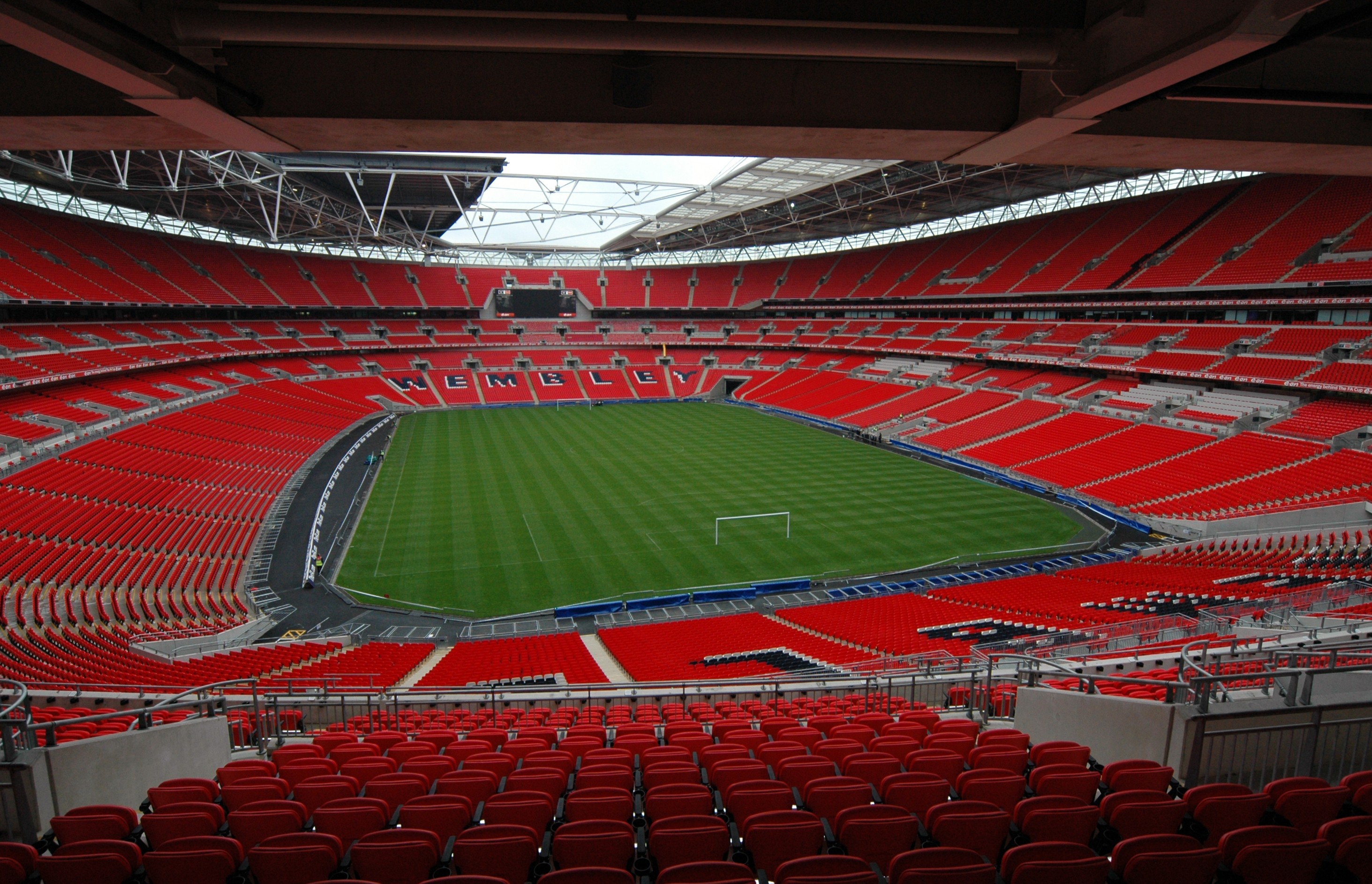 Wembley_Stadium_interior.jpg