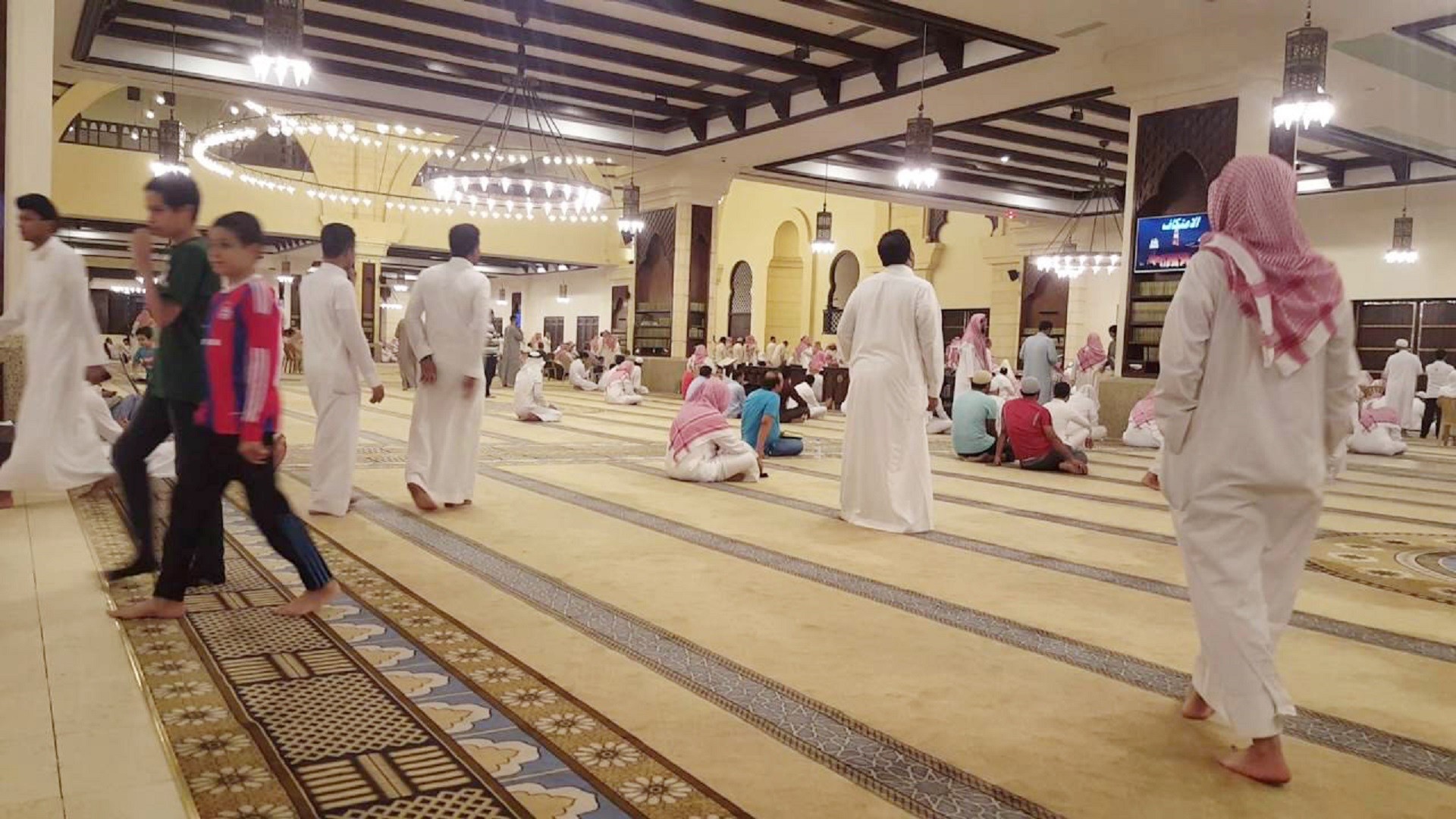 عودة مكبرات الصوت في المساجد