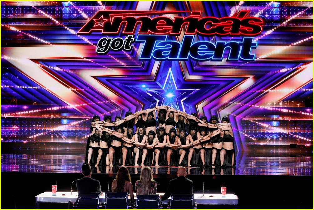 268130-americas-got-talent-all-female-dance-crew-sofia-vergara-golden-buzzer-02.jpg