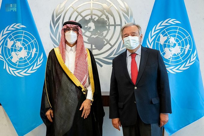 مندوب السعودية الدائم لدى الأمم المتحدة عبد العزيز الواصل، والأمين العام للأمم المتحدة أنطونيو غوتيريش.jpg