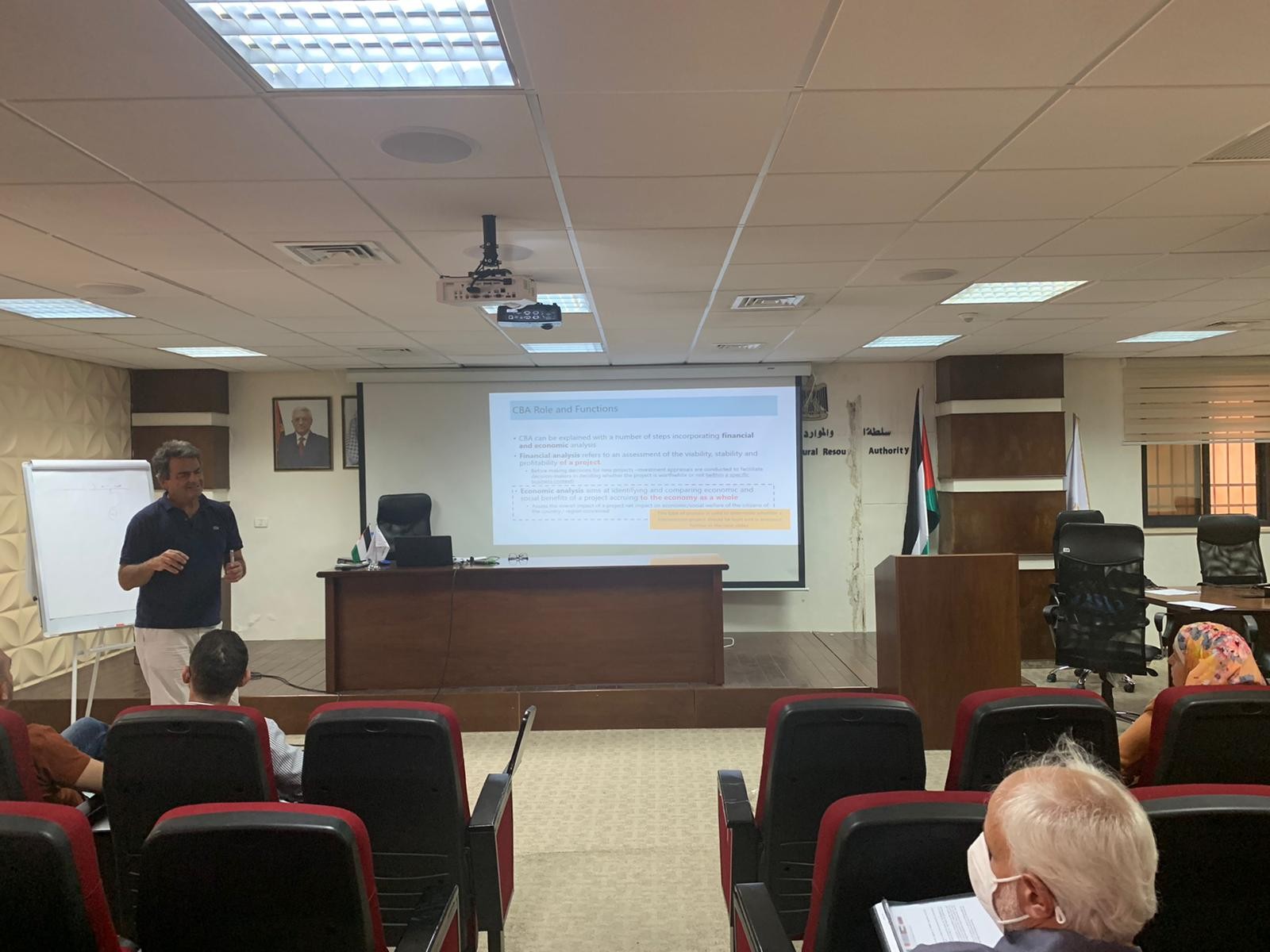 خبراء الاتحاد الأوروبي يقدمون عرضًا لتوسعة شبكات الكهرباء في فلسطين 2.jpg
