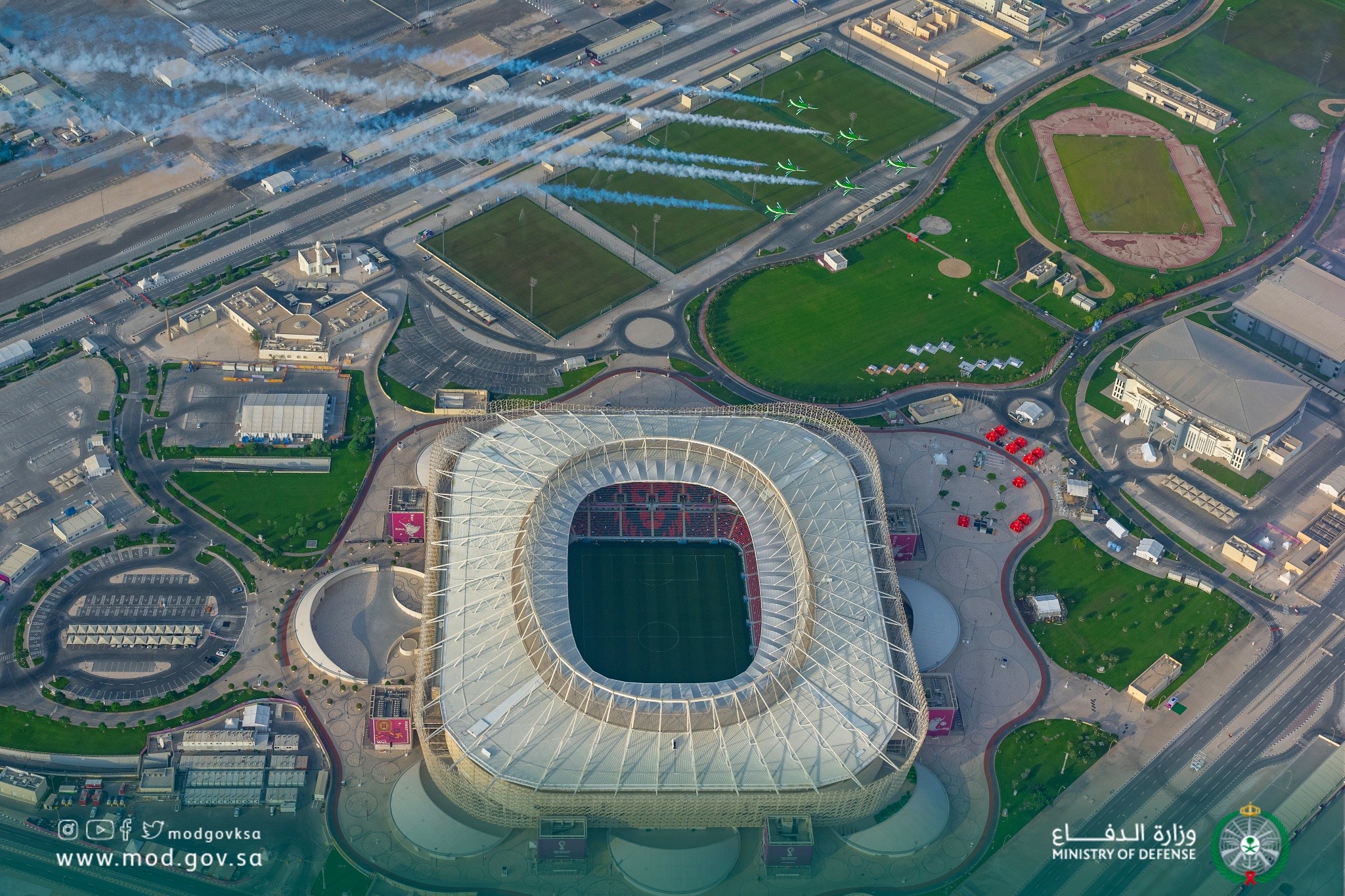 عرض جوي فوق استاد المباراة الافتتاحية لمونديال قطر 20224.jpg