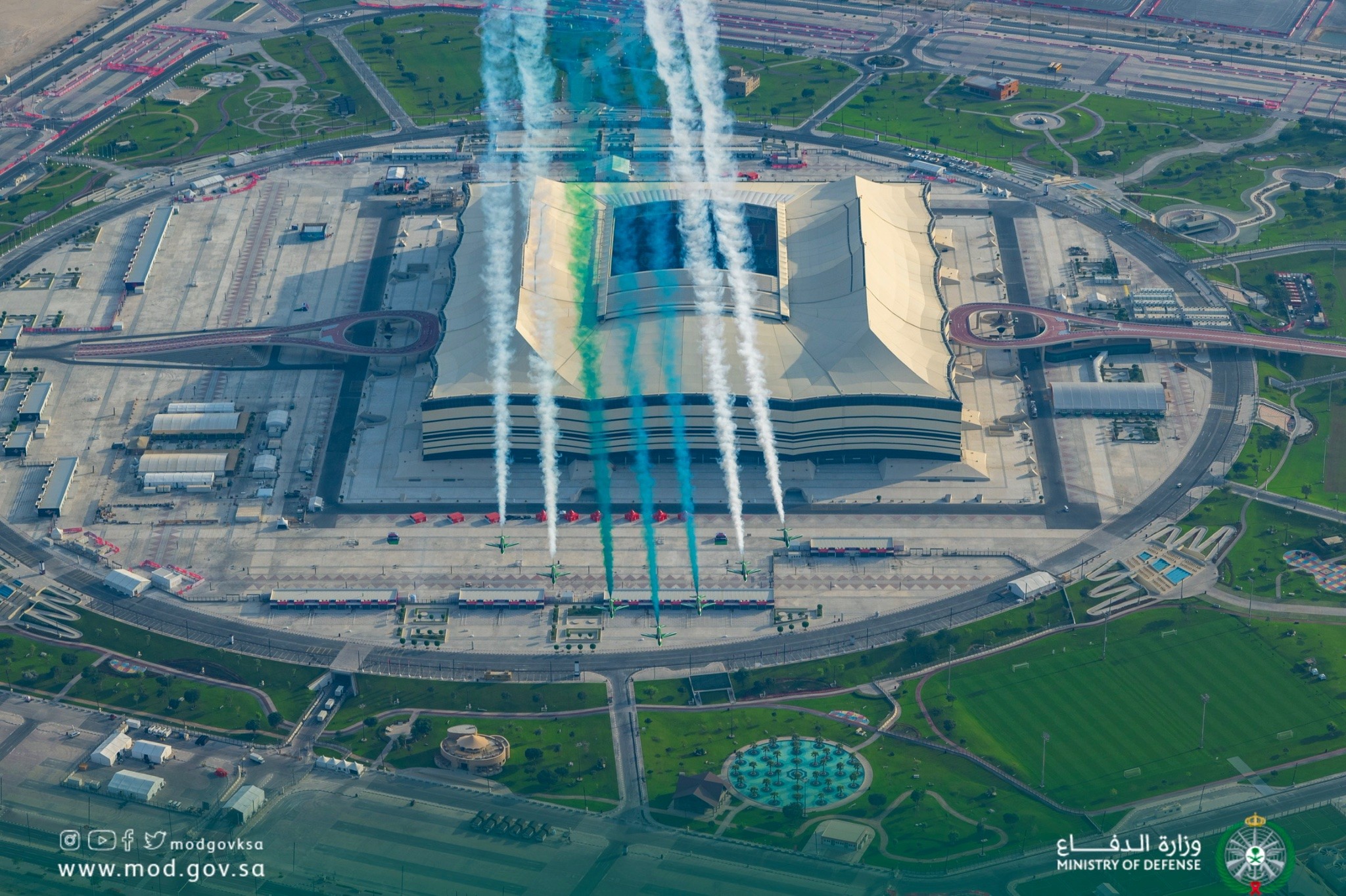 عرض جوي فوق استاد المباراة الافتتاحية لمونديال قطر 20223.jpg