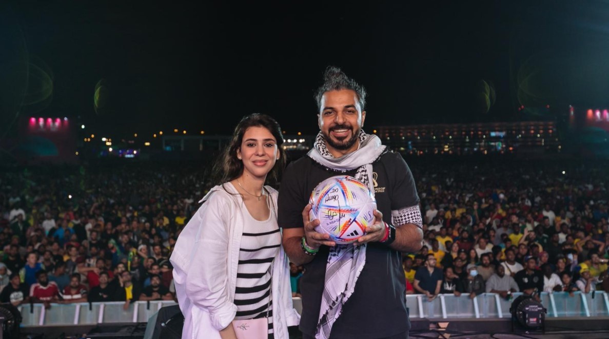 الشاب المصري هيثم مختار الفائز بجائزة الزائر رقم مليون في مهرجان الفيفا للمشجعين.jpg