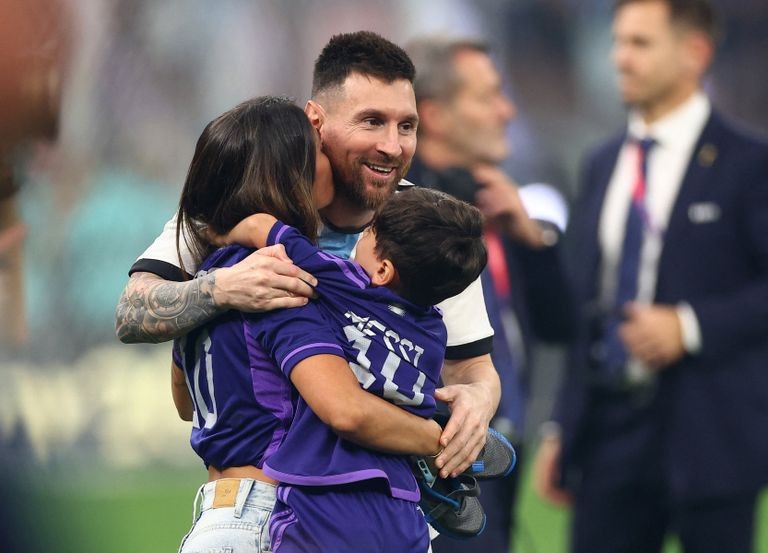 124-030236-messi-family-world-cup-2022-scenes-6.jpeg