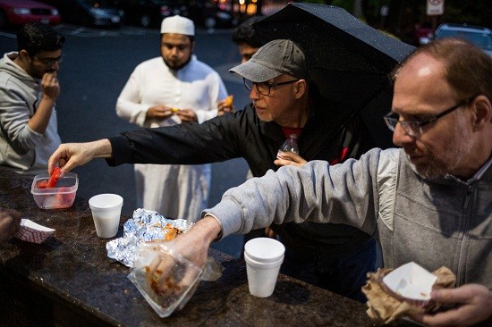 افطار رمضان في أمريكا.jpg