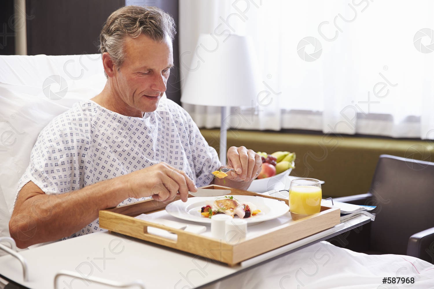 male-patient-hospital-bed-eating-587968.jpg