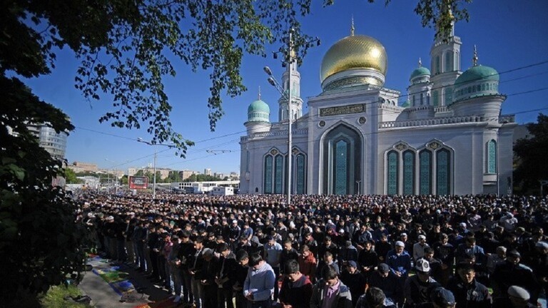 صلاة العيد في موسكو روسيا.jpg