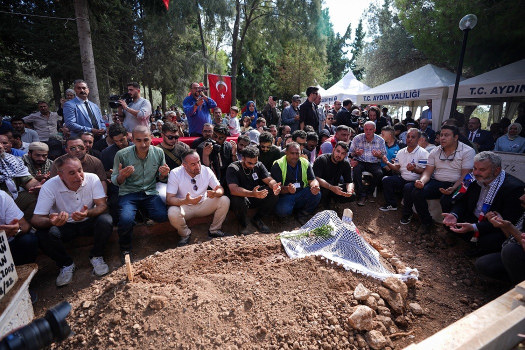 AA-20240914-35641643-35641642-FUNERAL_OF_TURKISH_AMERICAN_ACTIVIST_AYSENUR_EZGI_EYGI_IN_TURKIYES_AYDIN.jpg-a368b069-44cc-40f5-ad07-d884801f28e6.jpg