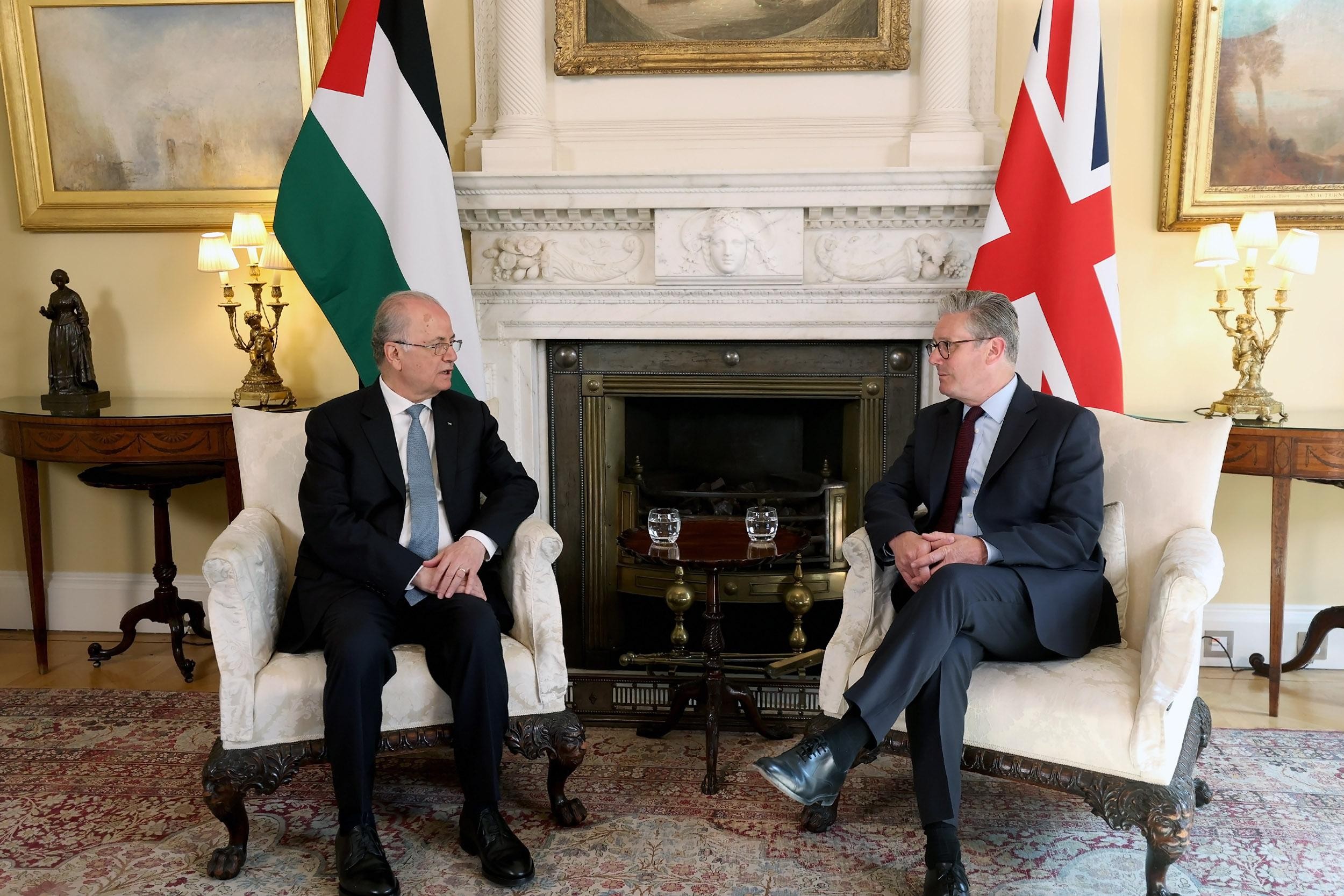 مصطفى ورئيس وزراء بريطانيا.jpg-ce235b76-415a-4039-bb4f-03aa47b1bb88.jpg