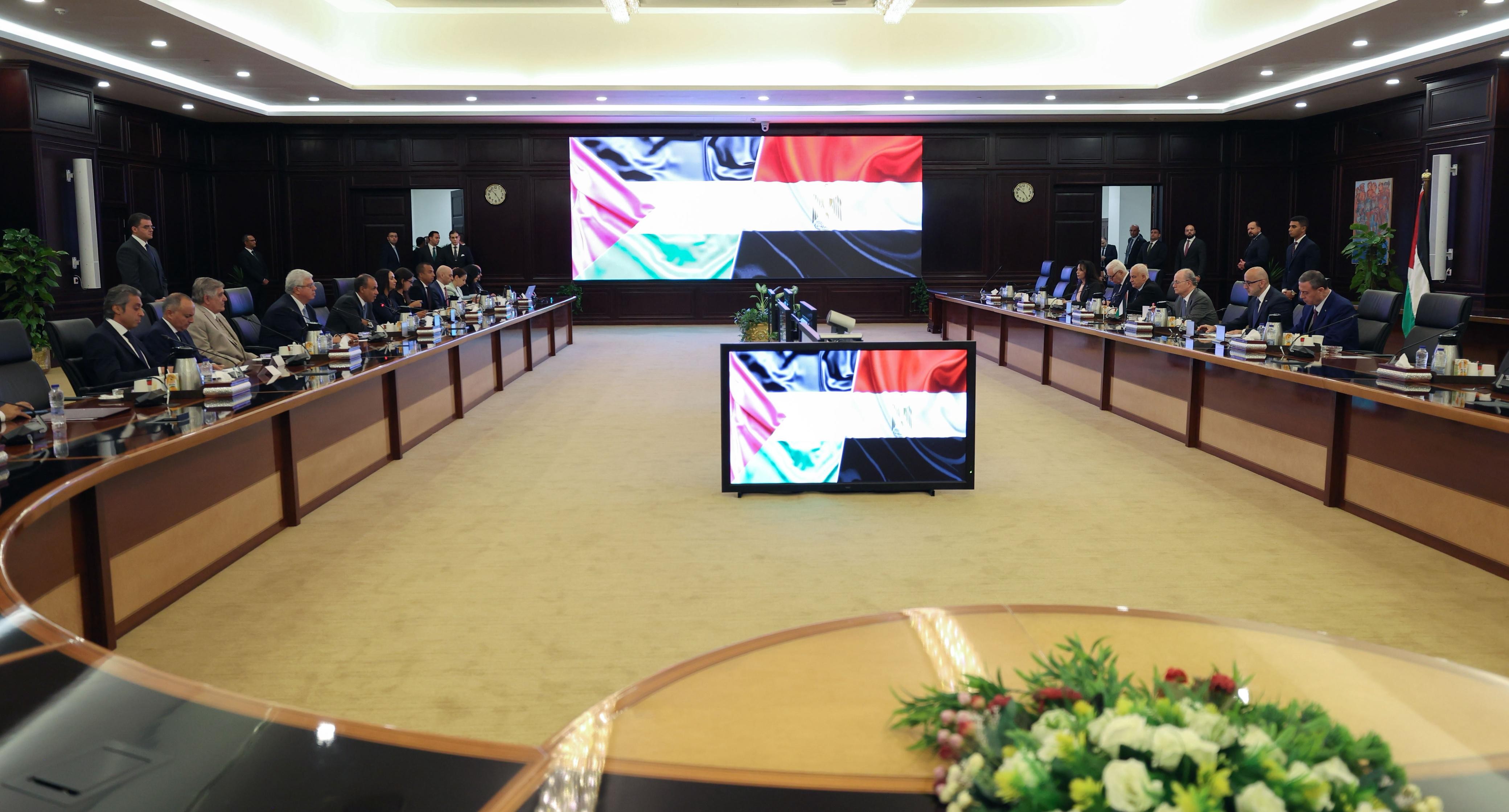 مصطفى ووزير الخارجية المصري 2.jpg-80fd5741-08dd-4e71-a167-a0c5904431f1.jpg