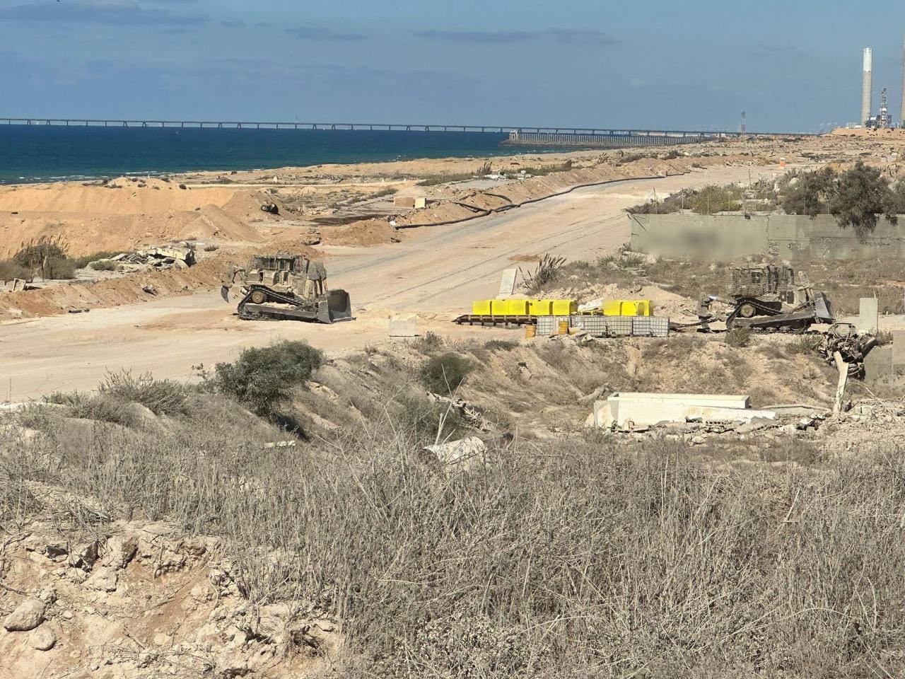 بالصور: الجيش الإسرائيلي يبدأ بتحديد الخط الأصفر لوقف إطلاق النار في غزة