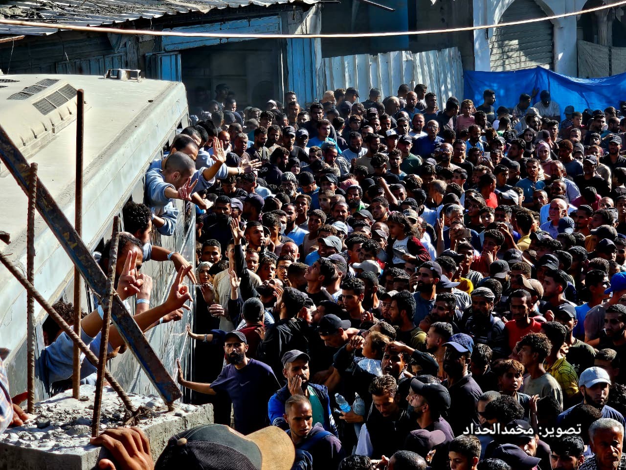 محدث بالفيديو والصور: إسرائيل تفرج عن الدفعة الثانية من الأسرى المحررين ضمن الصفقة