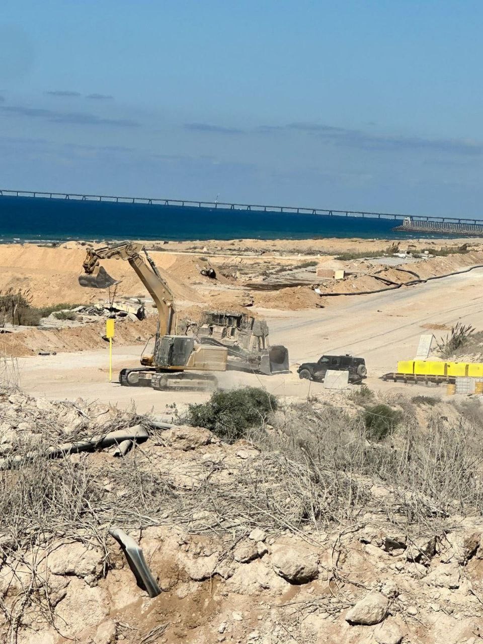 بالصور: الجيش الإسرائيلي يبدأ بتحديد الخط الأصفر لوقف إطلاق النار في غزة