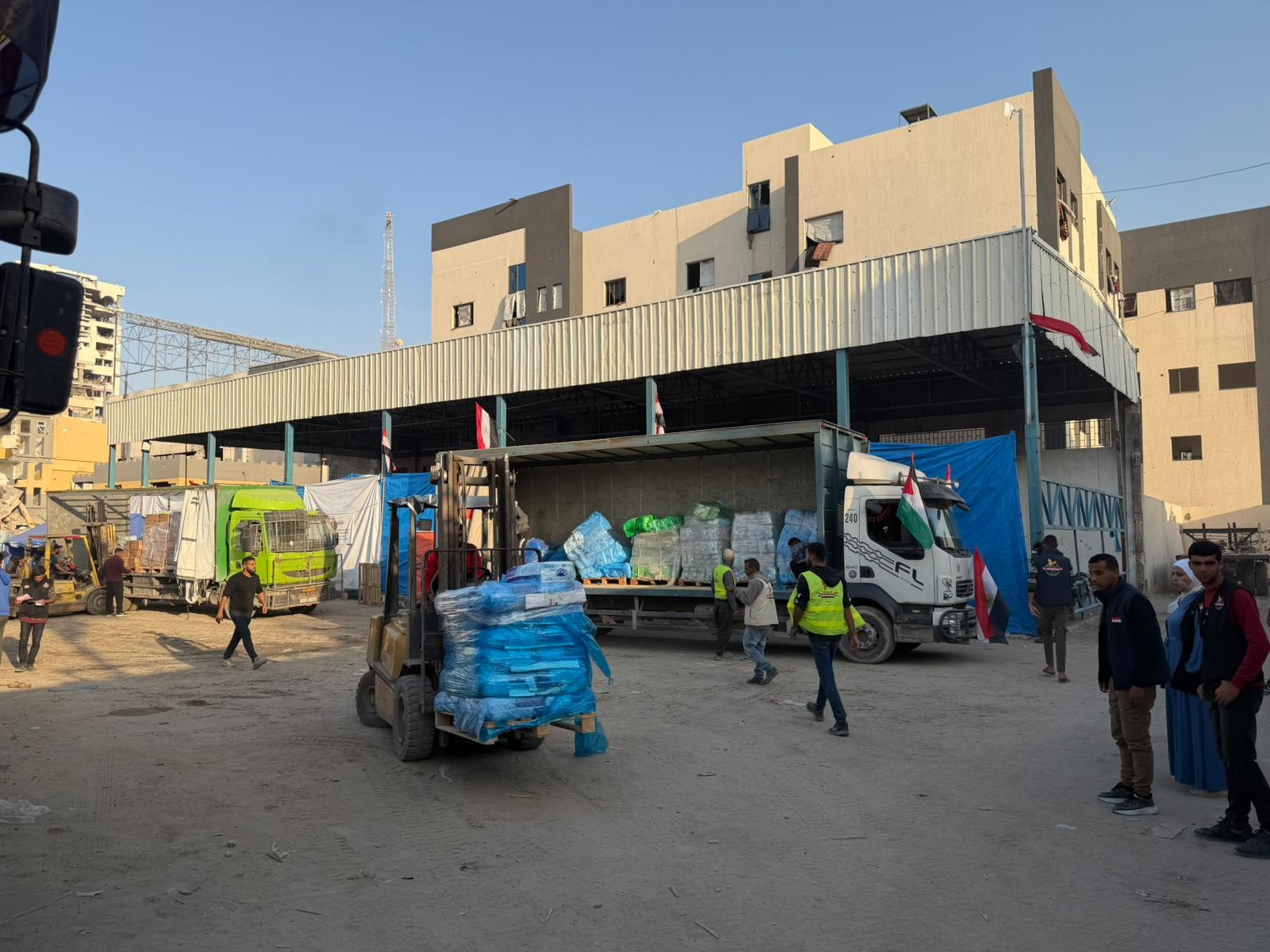 بالصور: اللجنة المصرية تضاعف عملها في غزة لتلبية احتياجات المواطنين