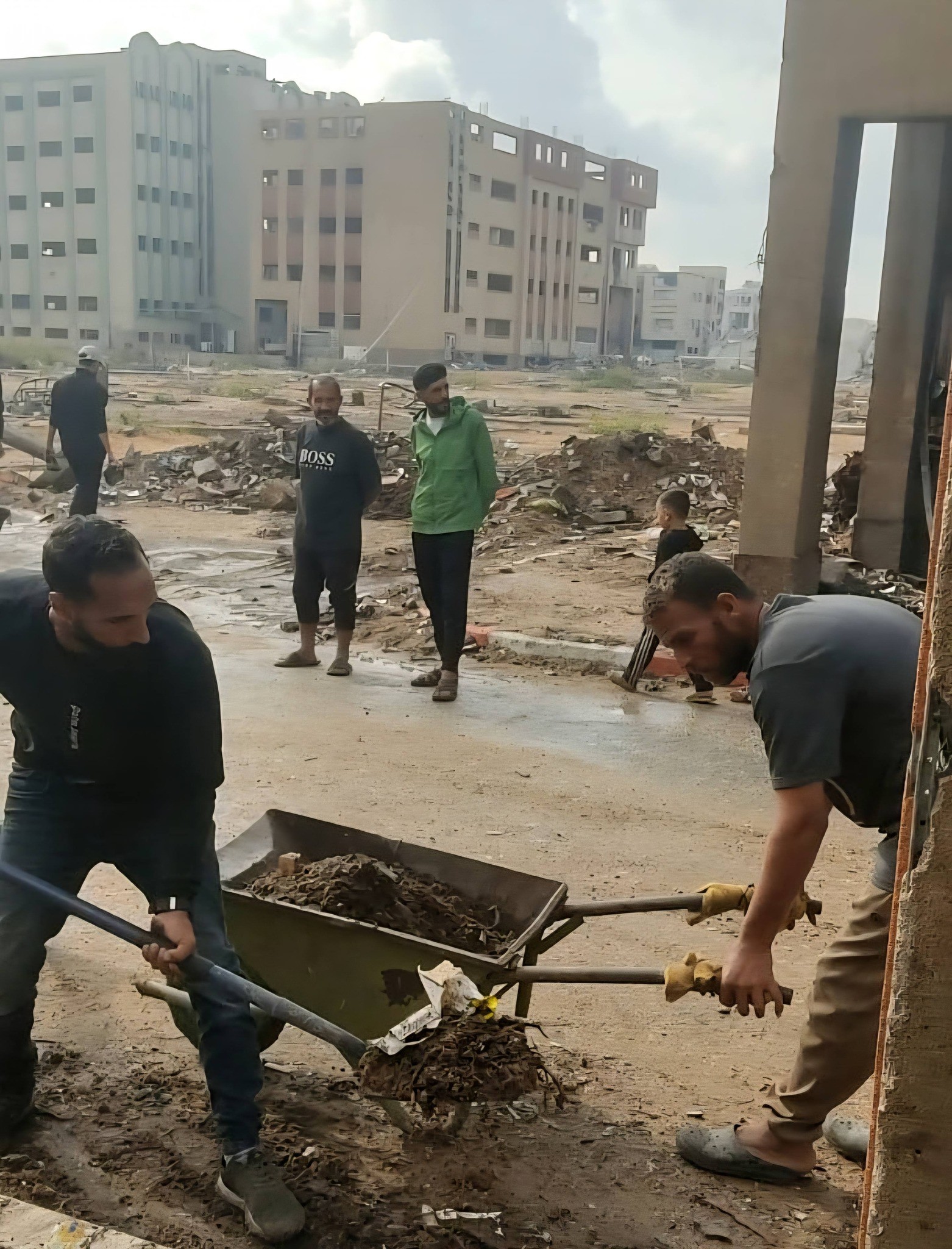 بالصور: رغم الدمار الكبير.. الجامعة الإسلامية بغزة تتجهز لاستقبال الطلبة الجدد
