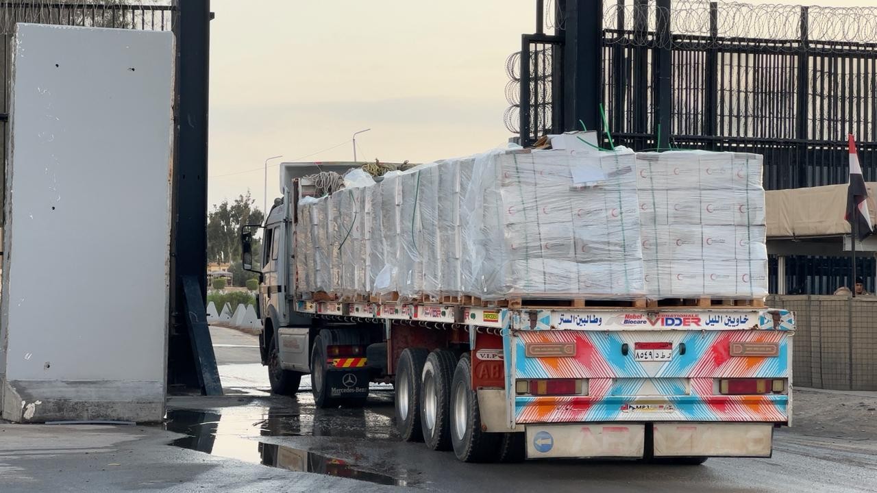 بالصور: الهلال الأحمر المصري يدفع اليوم بأكثر من 12 ألف طن مساعدات إلى غزة