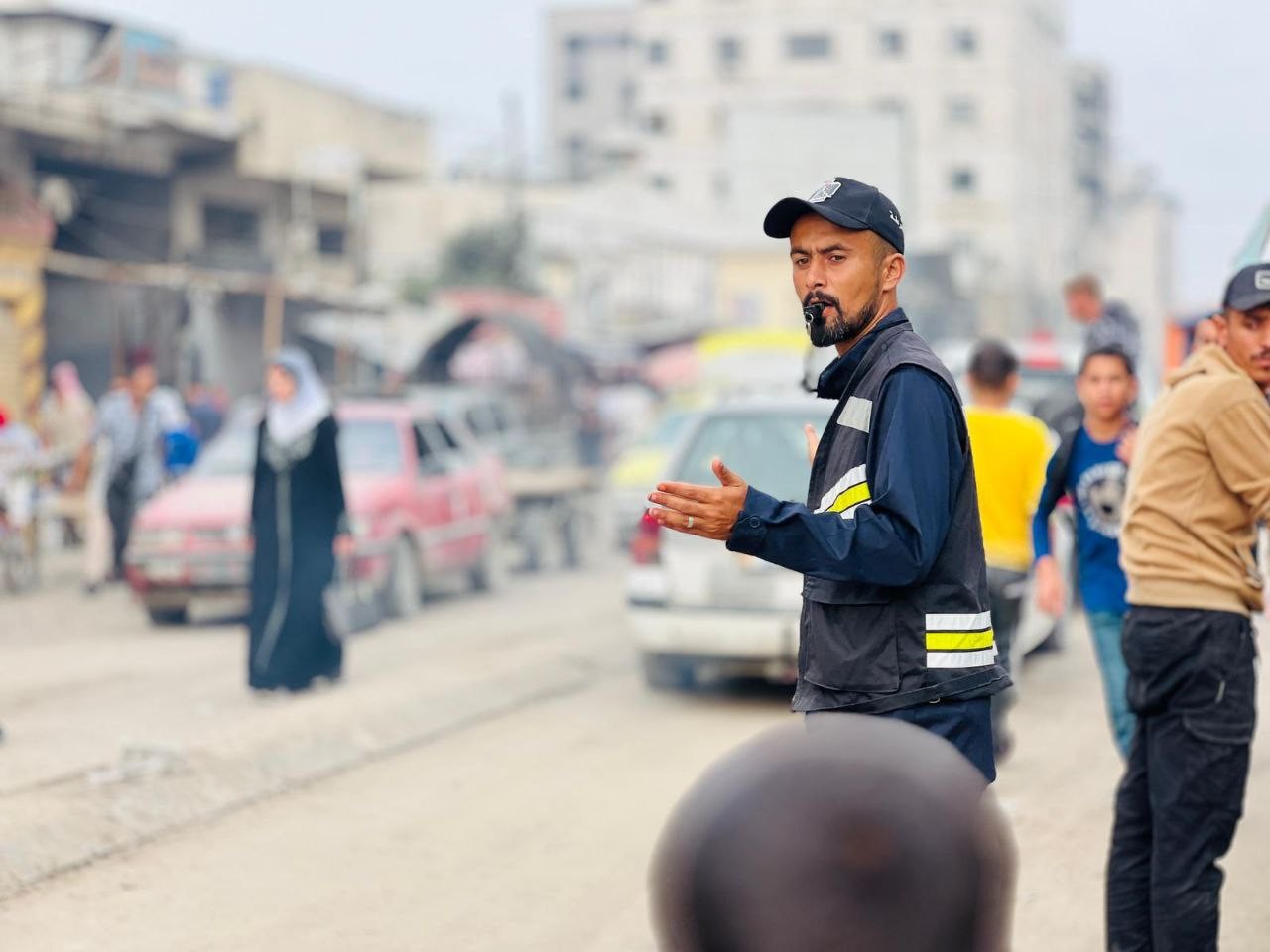 بالصور: شرطة المرور بغزة تنتشر لتسهيل حركة المواطنين والمركبات