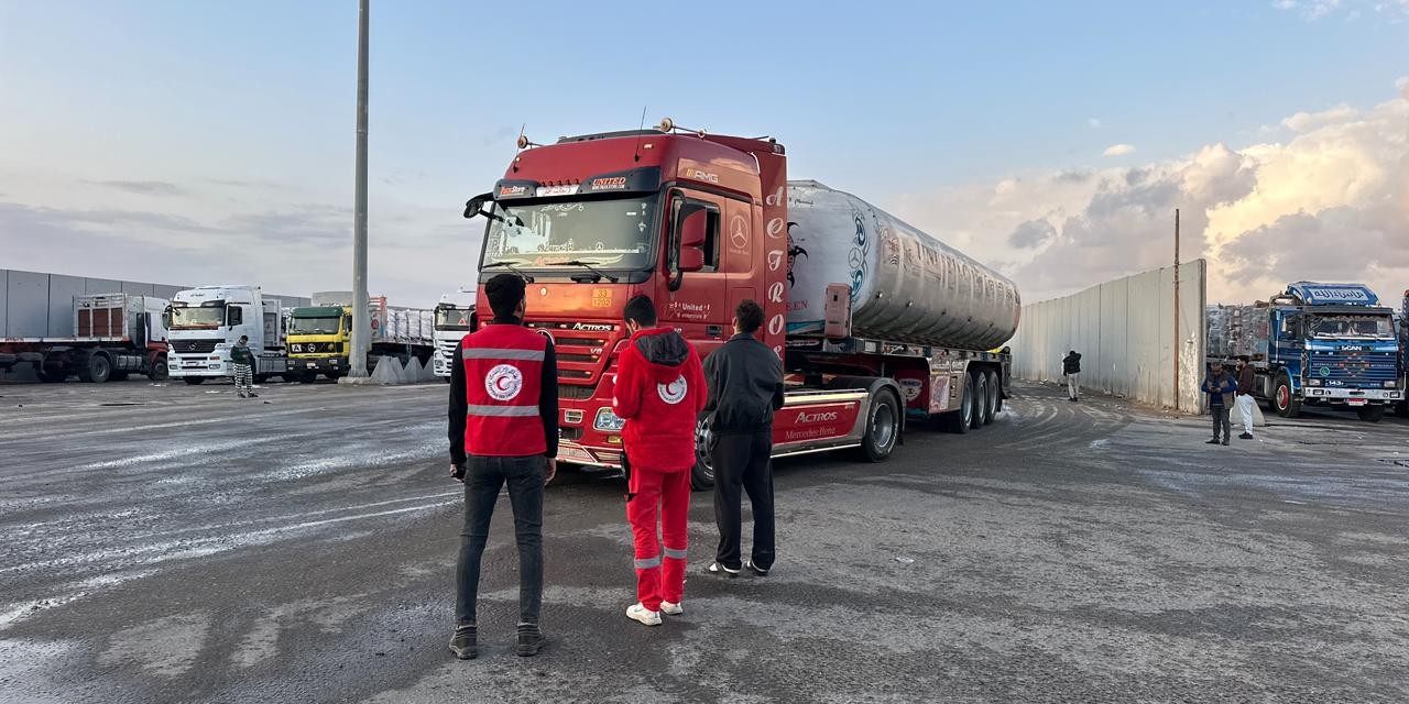 بالصور: الهلال الأحمر المصري يدفع اليوم بأكثر من 12 ألف طن مساعدات إلى غزة