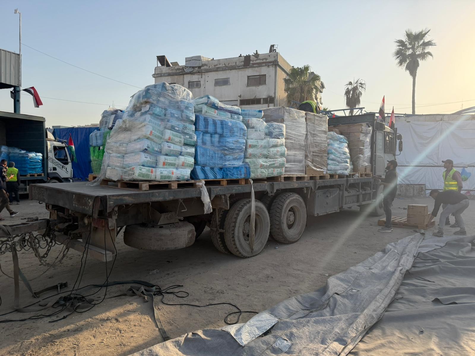 بالصور: اللجنة المصرية تضاعف عملها في غزة لتلبية احتياجات المواطنين