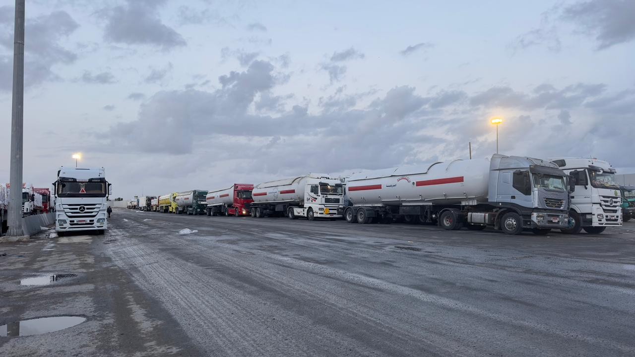 بالصور: الهلال الأحمر المصري يدفع اليوم بأكثر من 12 ألف طن مساعدات إلى غزة