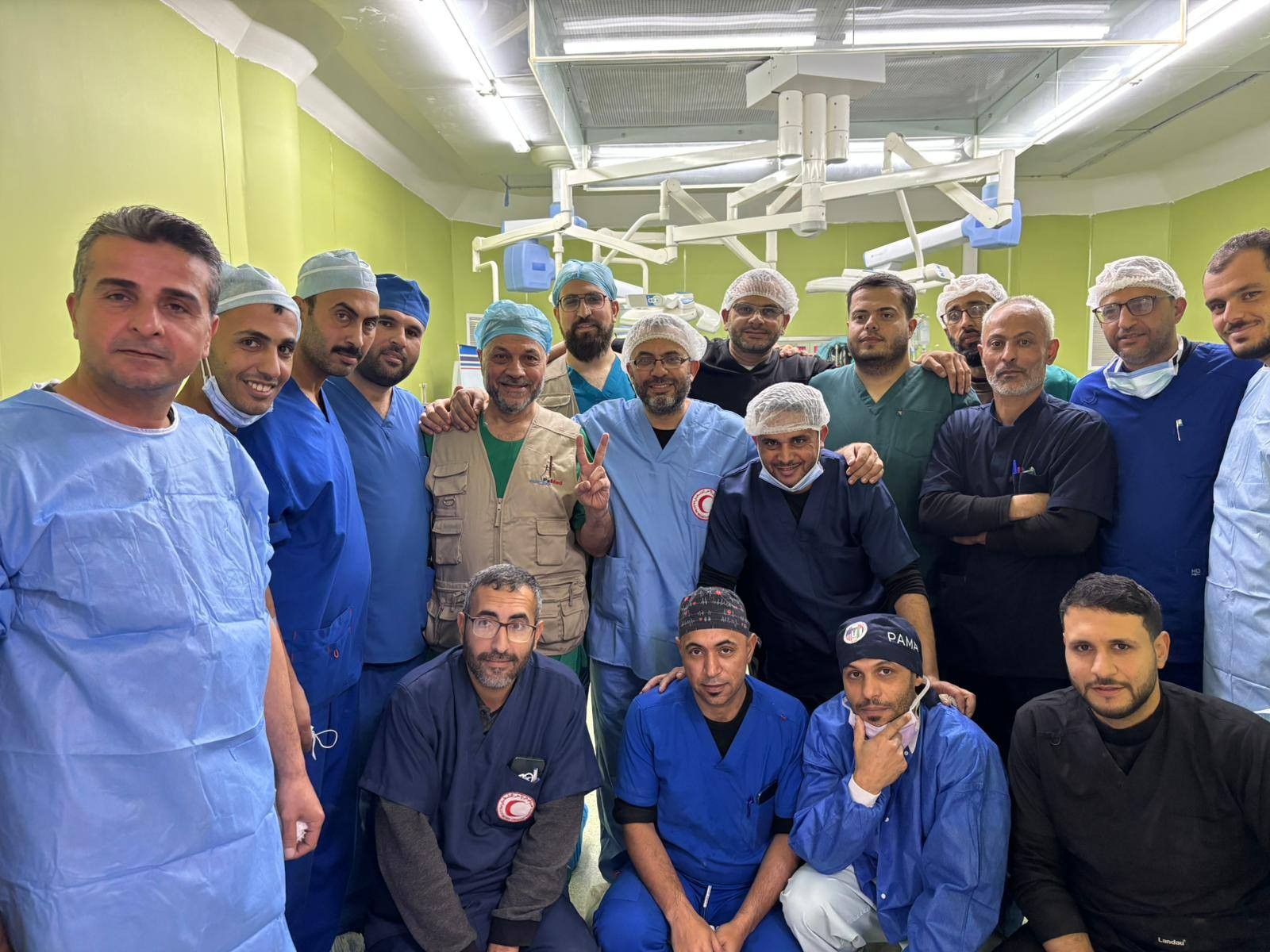 أطباء في غزة.jpg