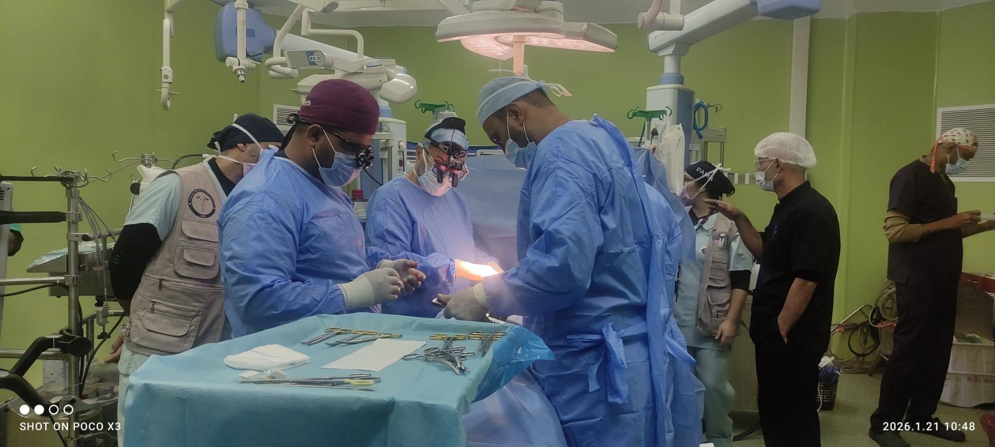 عملية جراحية في غزة.jpg