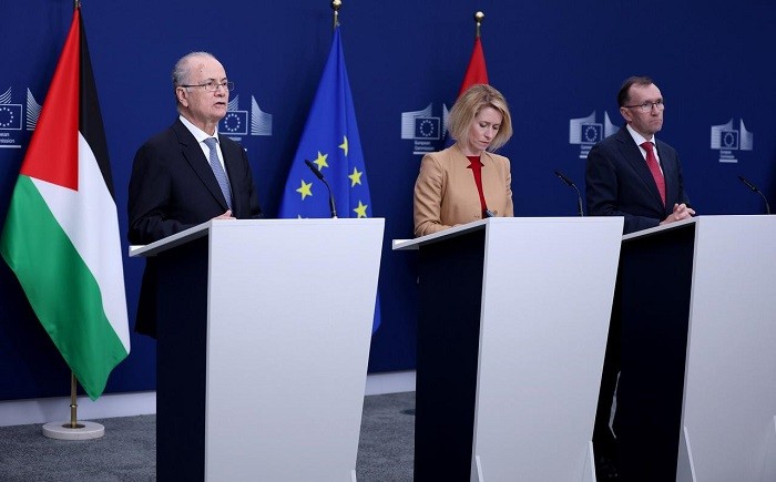 محمد مصطفى وكايا كالاس.jpg