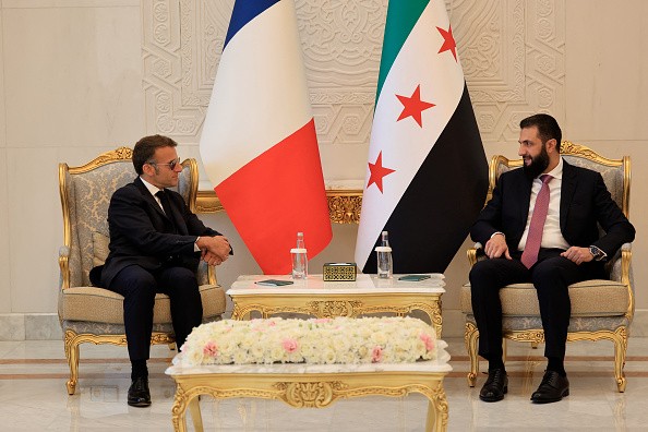 ماكرون والشرع.jpg