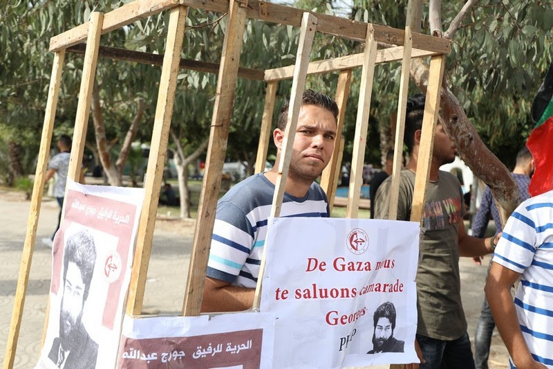 وقفة شبابية وطلابية على مفترق الجامعات بغزة تضامناً مع المناضل جورج عبد الله5.jpg