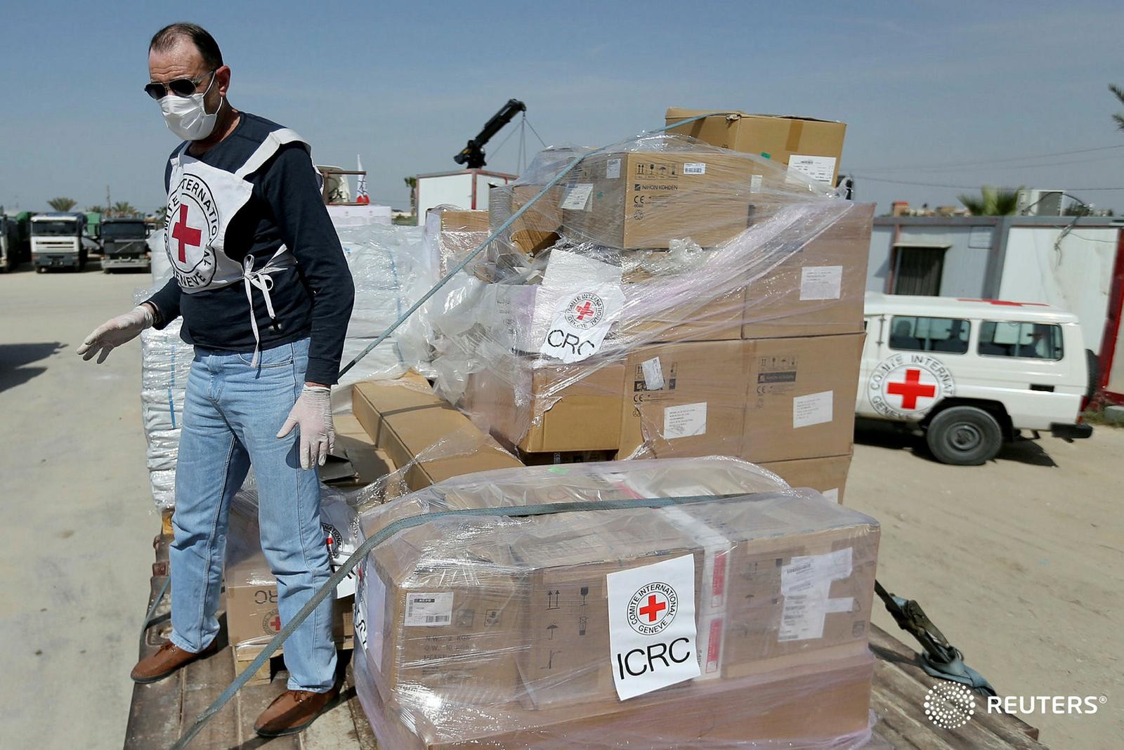 اللجنة الدولية الصليب الأحمر  ...jpg