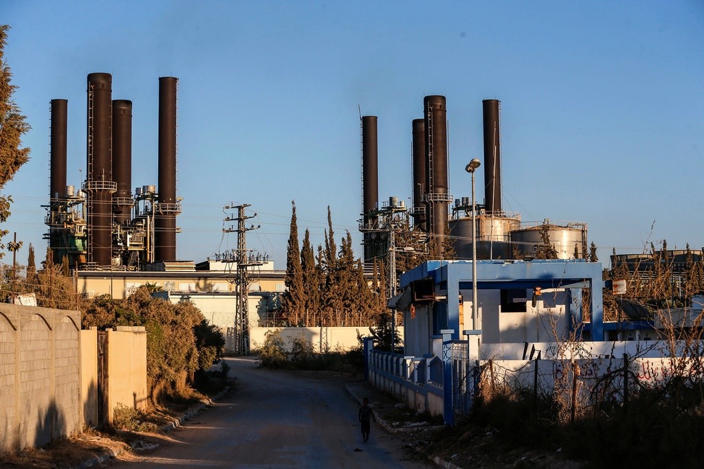شركة الكهرباء غزة.3.jpg