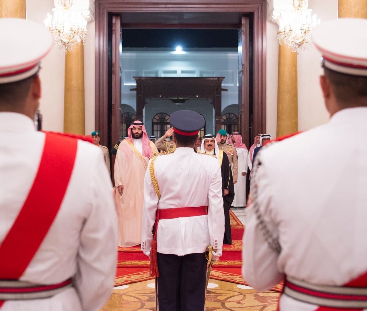 ملك البحرين وولي العهد السعودي.jpg
