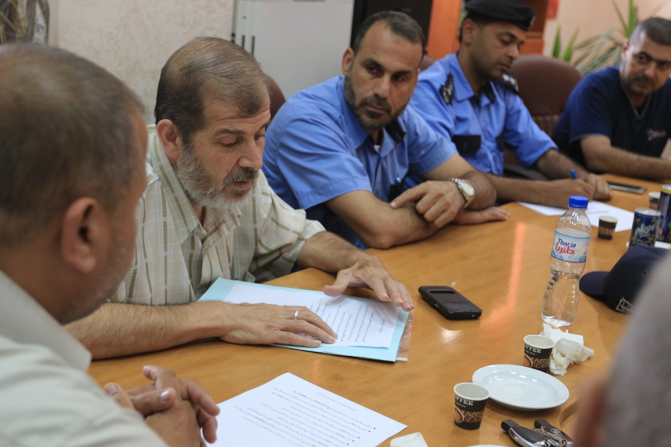 بلدية غزة تعقد لقاء تنسيقي حول تشغيل سوق السيارات المركزي (8).JPG