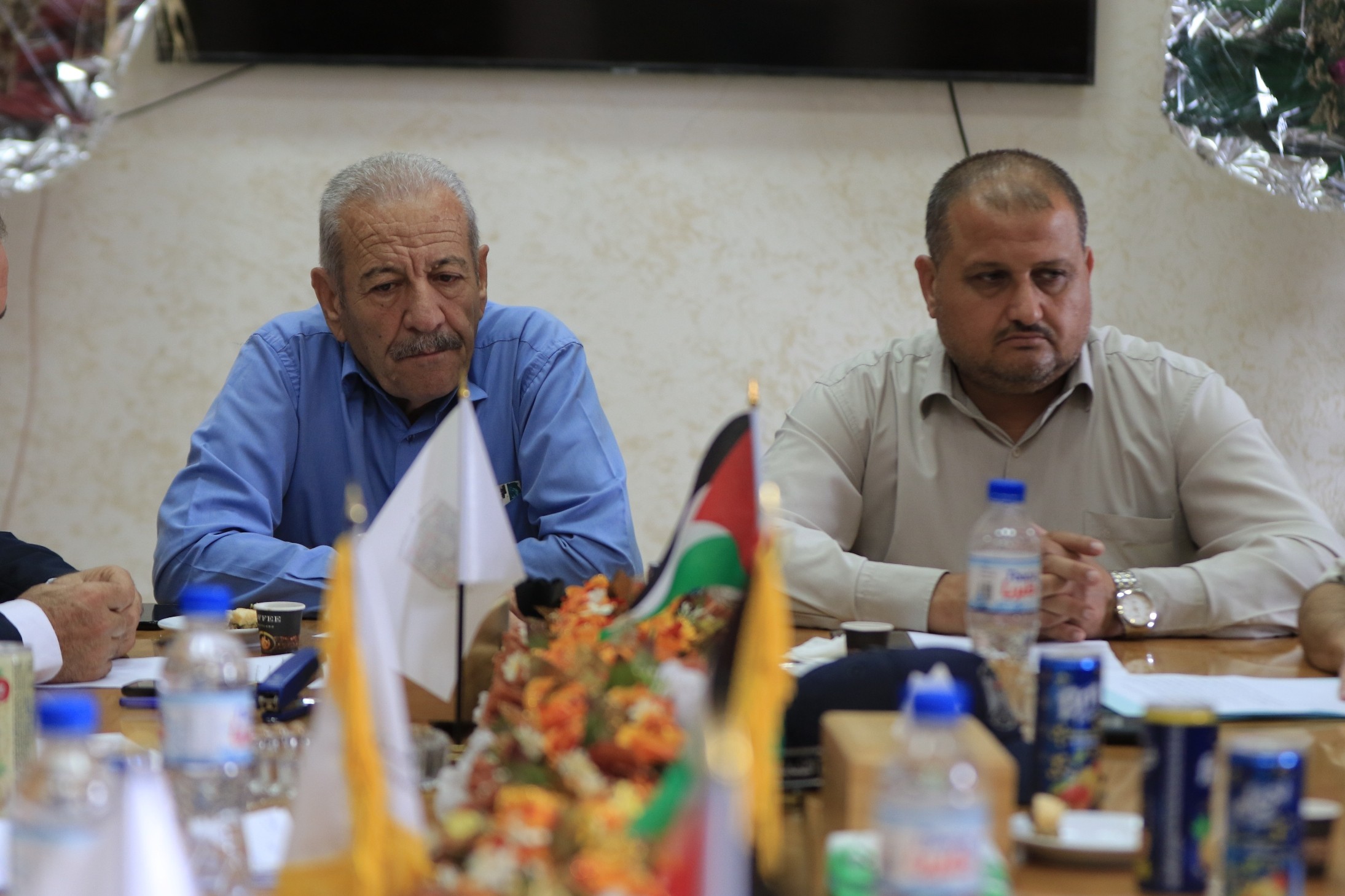 بلدية غزة تعقد لقاء تنسيقي حول تشغيل سوق السيارات المركزي (11).JPG