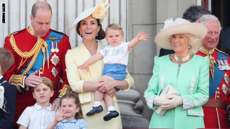 احتفال العائلة الملكية بميلاد الملكة اليزابيث.jpg